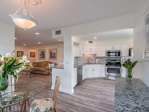 2nd image of 1924 Westminster Cir #10-1