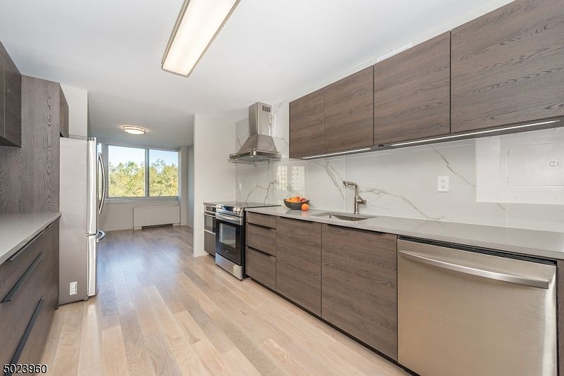 1st image of 1 Claridge Dr APT 505
