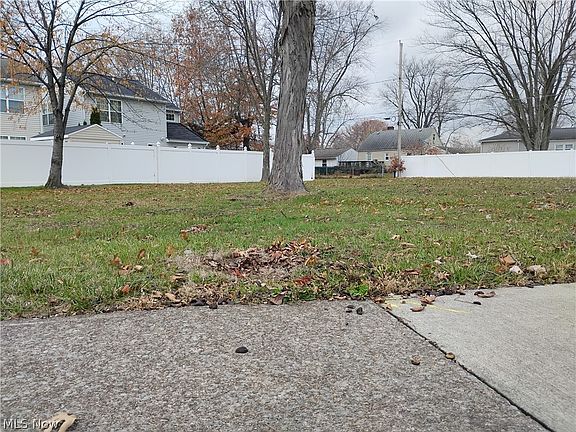 5th image of 950 W River Rd
