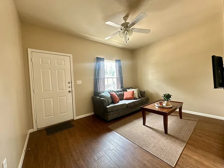 409 Nacogdoches St #24 — Photo 10