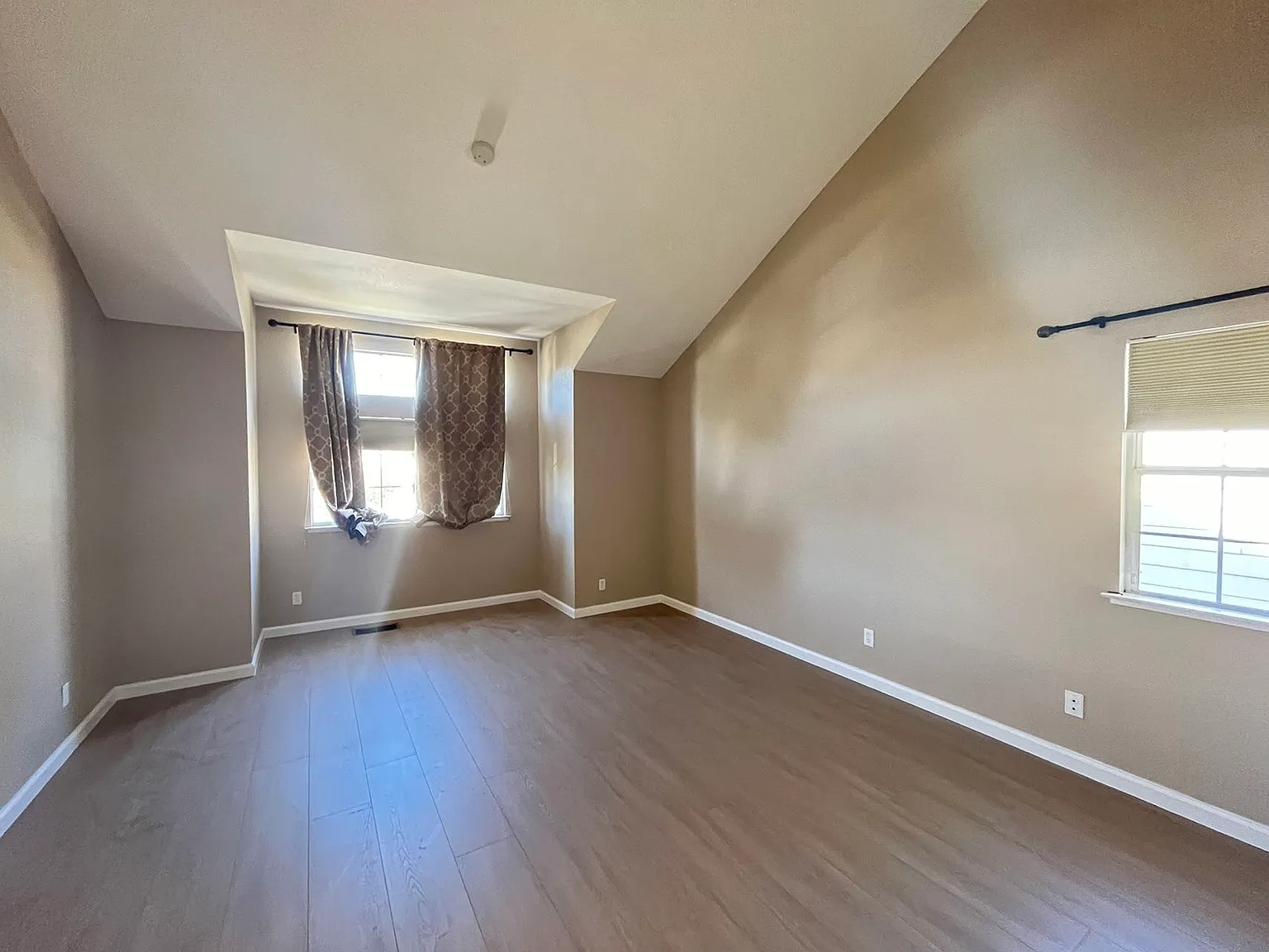 3 bed, 1586 sqft, $4,400 — Photo 3