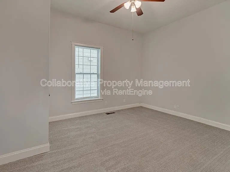 419 E 31st St — Photo 12