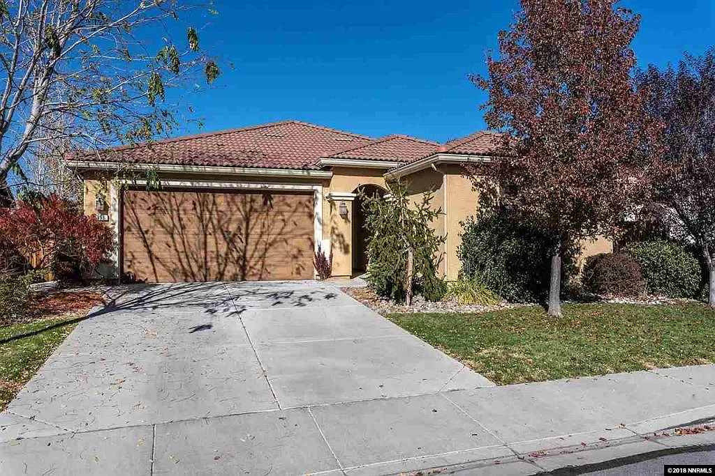 395 Terracina Way photo 1