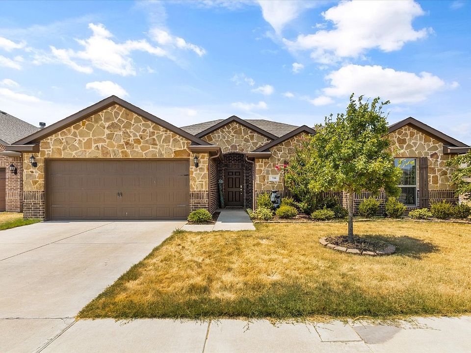 1st image of 704 Canyon Lake Ct