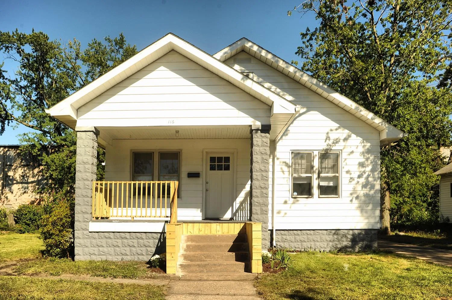 116 Claire St photo 1