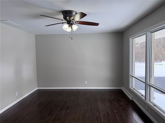 4th image of 56 Southwood Dr