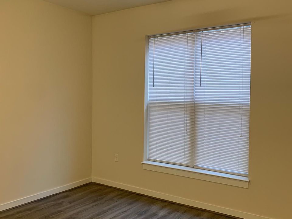 2nd image of 1001 Bainbridge St APT 6