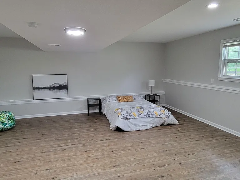 NE Locust Dr — Photo 1