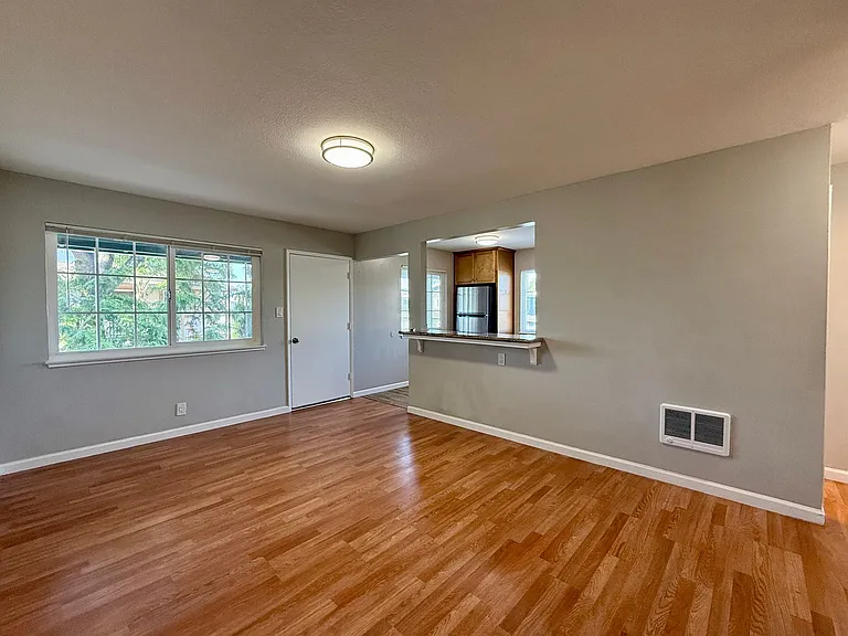2870 Joseph Ave — Photo 6