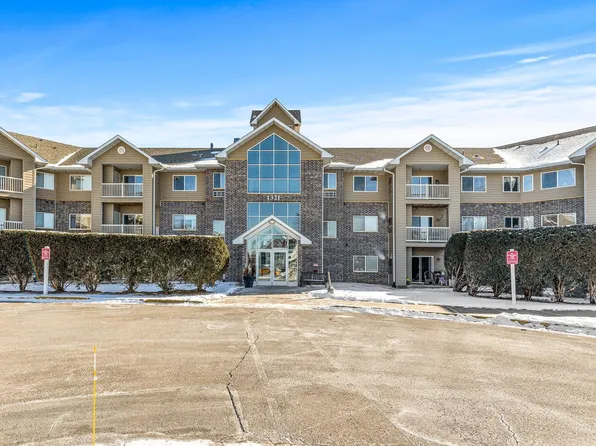 1321 Lake Dr #331, Chanhassen, MN 55317
