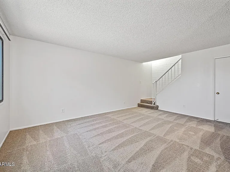3959 W Palomino Rd — Photo 5