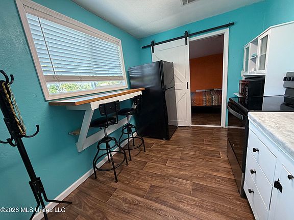 5th image of 4099 Shark St