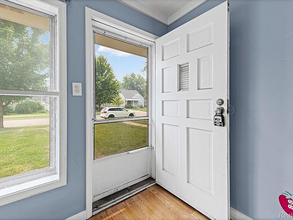 4th image of 14466 Irene St