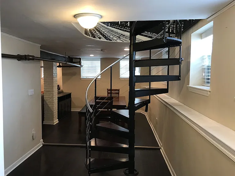 15 Royal St #1 — Photo 2
