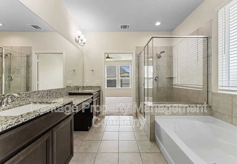 942 Blue Violet — Photo 22