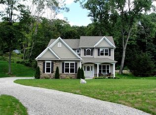 8 Turkey Plain Rd, Bethel, CT 06801