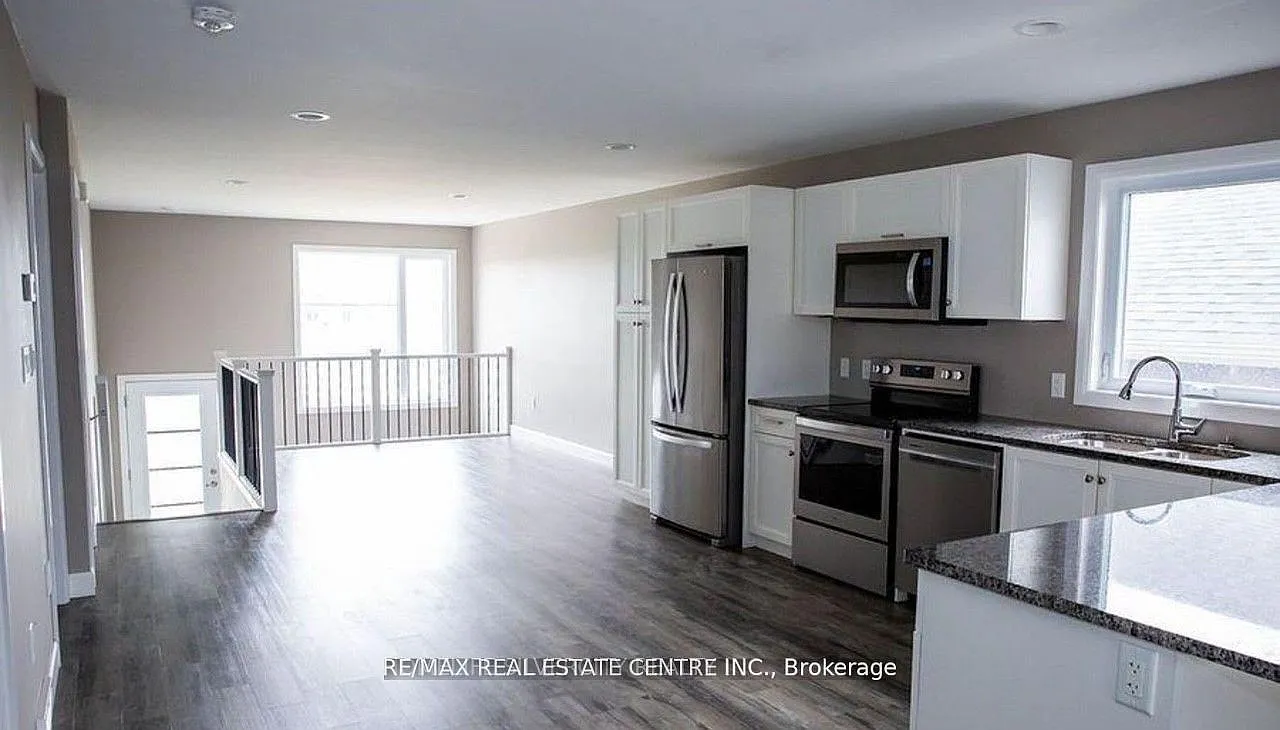 3 bed, $2,395 — Photo 3
