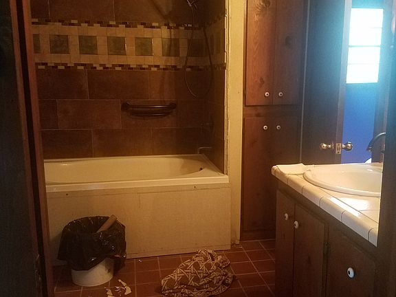 3rd image of 16 Wilkins Dr