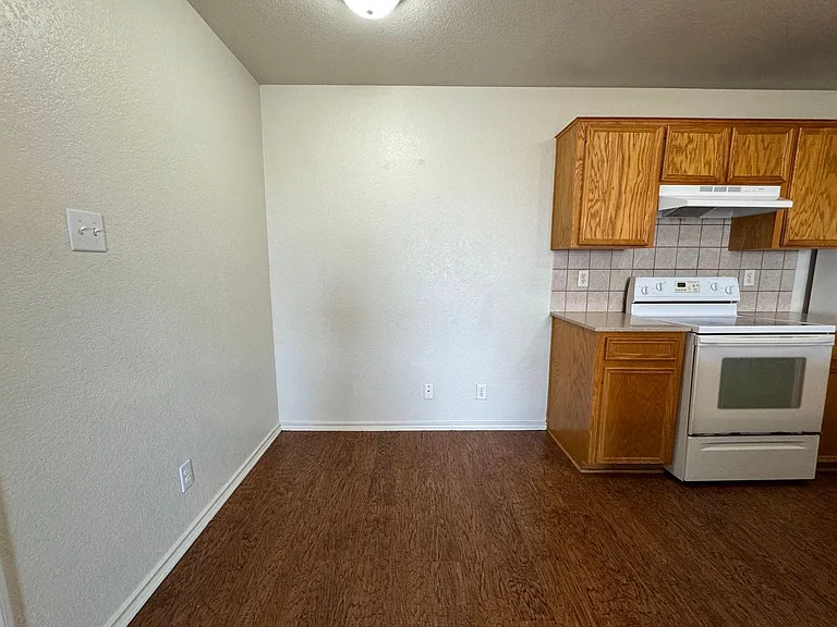 411 E Central TX Expwy — Photo 24