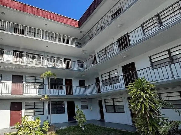 1335 W 68th St APT 308, Hialeah, FL 33014