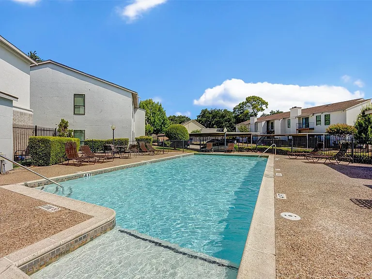 2425 Augusta Dr #22 — Photo 32