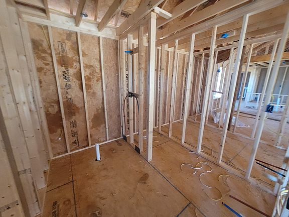 4th image of 196 Chalet Cir
