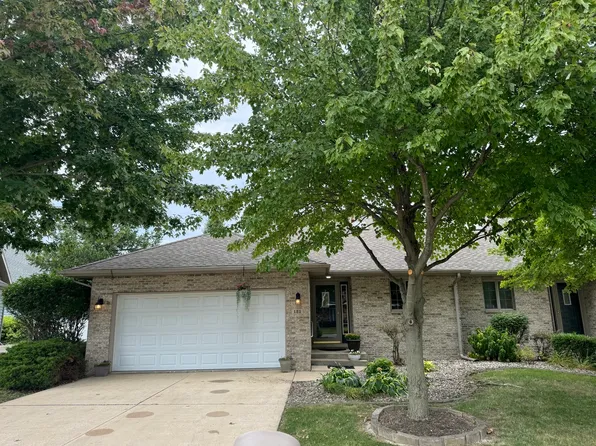 121 Meadows Rd N, Bourbonnais, IL 60914