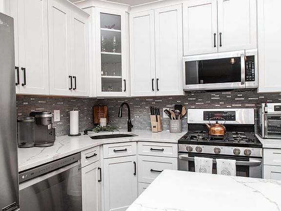 3rd image of 2702 Lindsley Rd #2702
