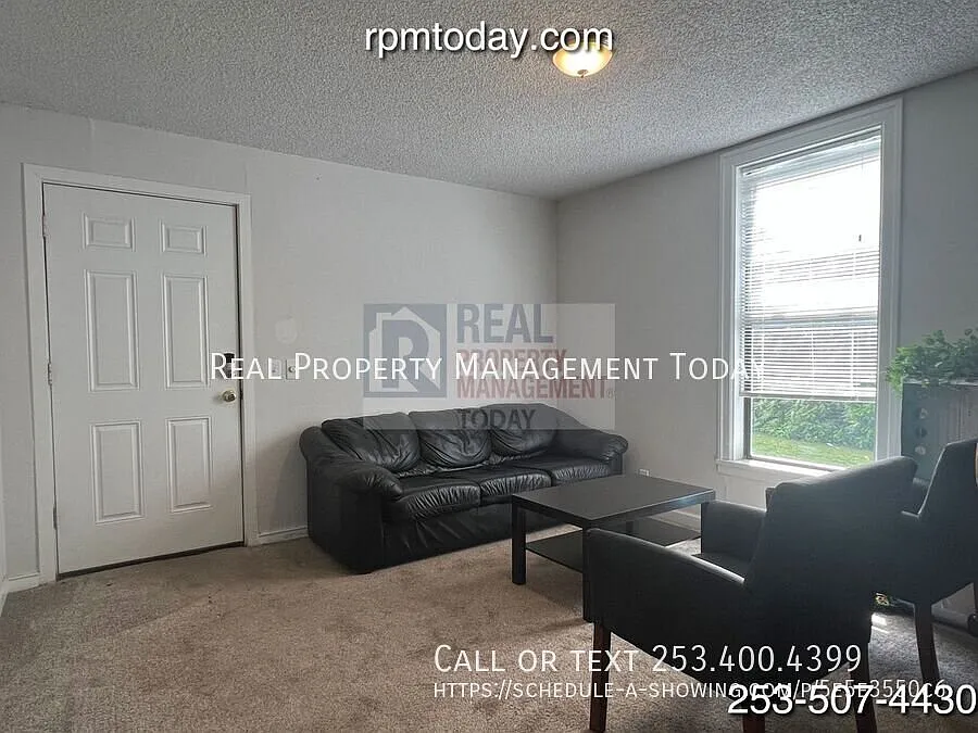 Room Available with Private Entrance! — Photo 4