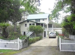 28 65th St, Yankeetown, FL 34498