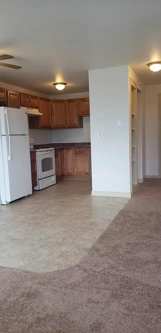 Kingston Harbor Apartments — Photo 3