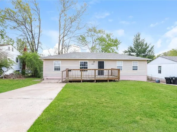 18919 E Arrowhead Dr, Independence, MO 64056