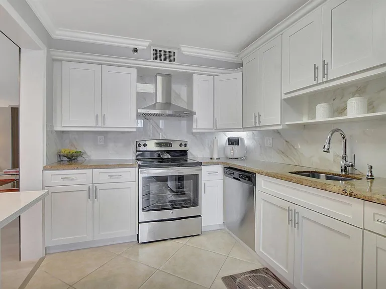 7194 Promenade Dr #102 — Photo 15