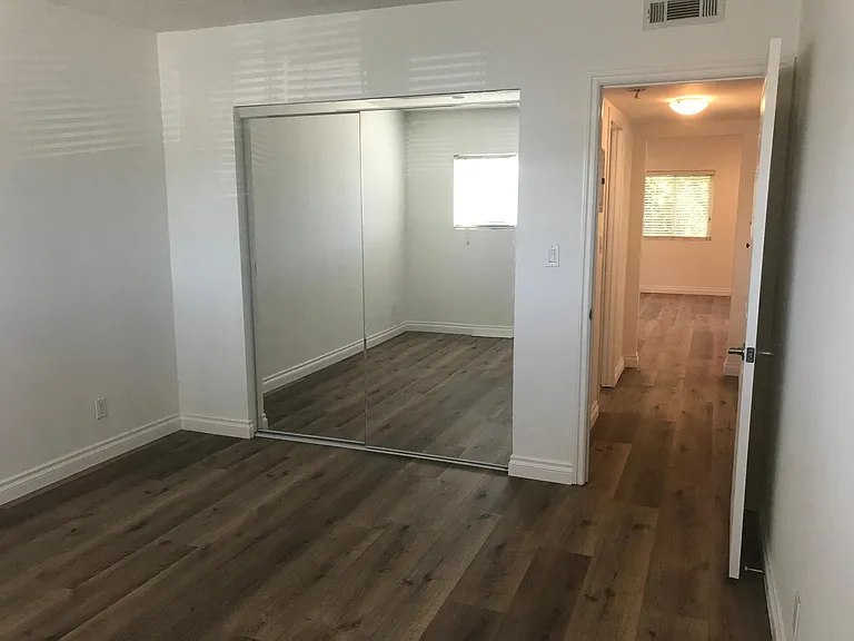 11471 Oxnard St #5 — Photo 24