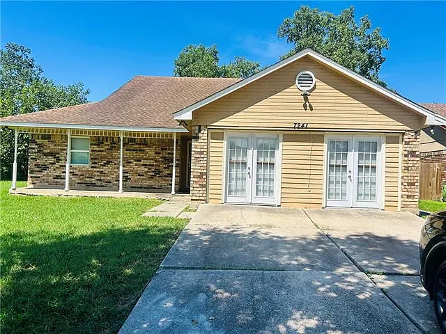 4 bed, 2.0 bath, 2100 sqft, $2,000 — Photo 1