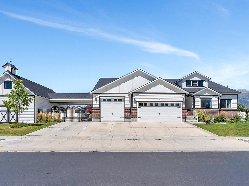 1st image of 583 E Parker Pl