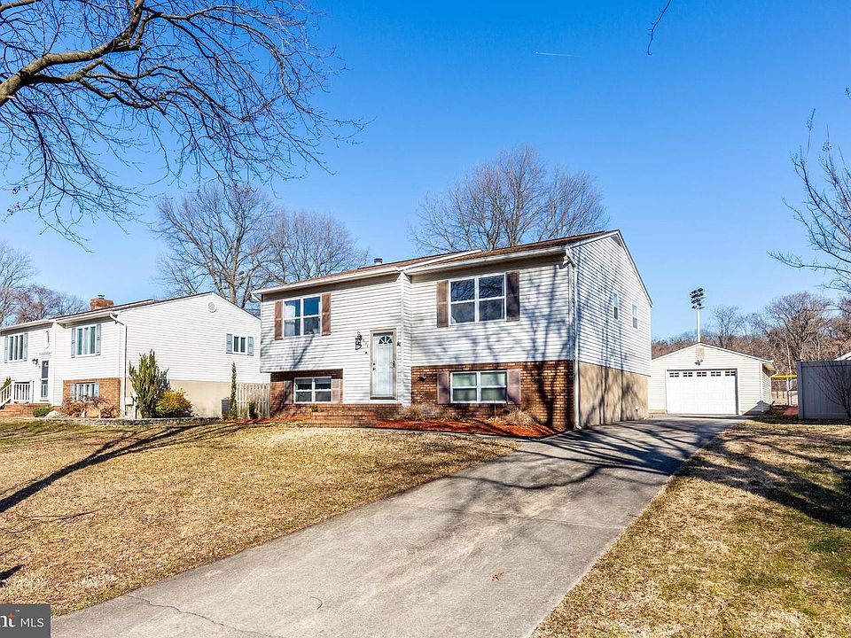 1st image of 864 Brighton Pl