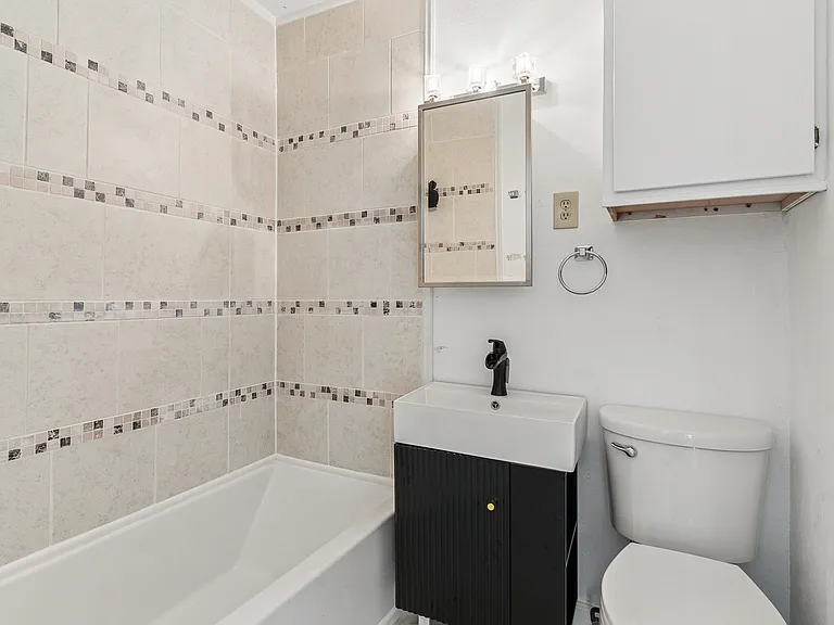 6950 Hillcrest Ave — Photo 29