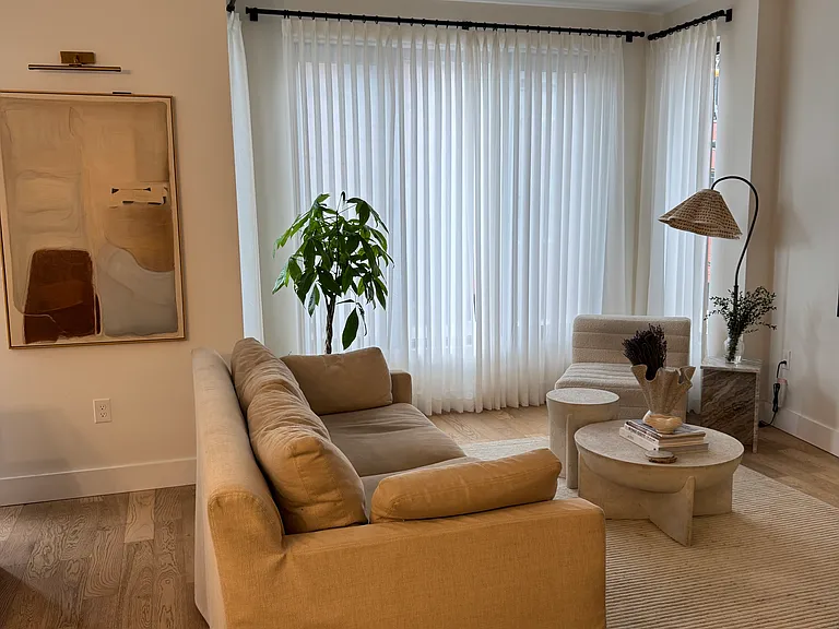 132 W 9th St #1 — Photo 3