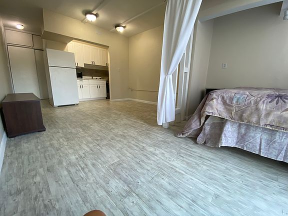 3rd image of 239 Basin Dr