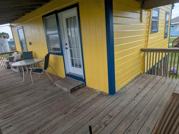 314 Oyster St, Surfside Beach, TX 77541