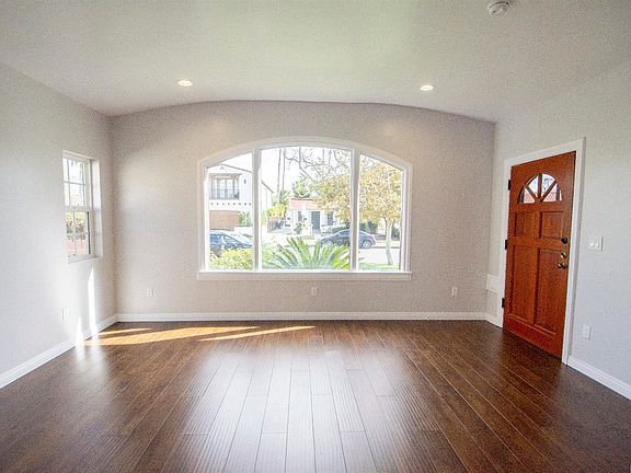 4th image of 611 N Poinsettia Pl