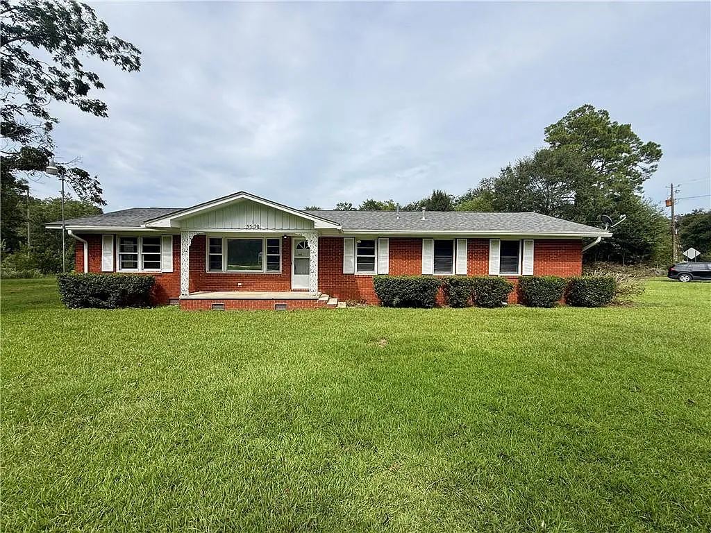 3 bed, 1.0 bath, 1025 sqft, $1,300 — Photo 1
