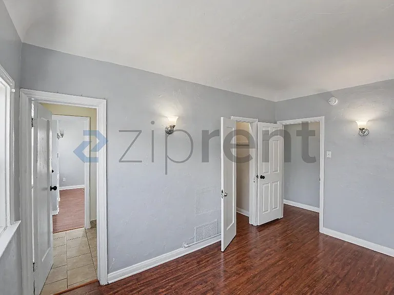 2633 E 56th St #5 — Photo 14