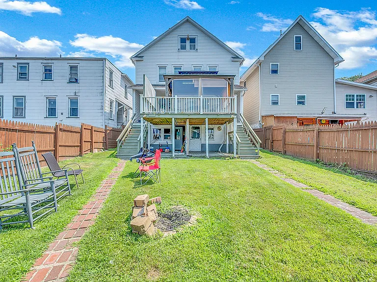 990 Scott St — Photo 2
