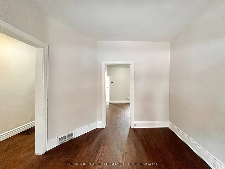 17 Winnifred Ave — Photo 7