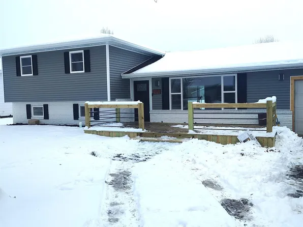 135 S 17th Ave, Canton, IL 61520