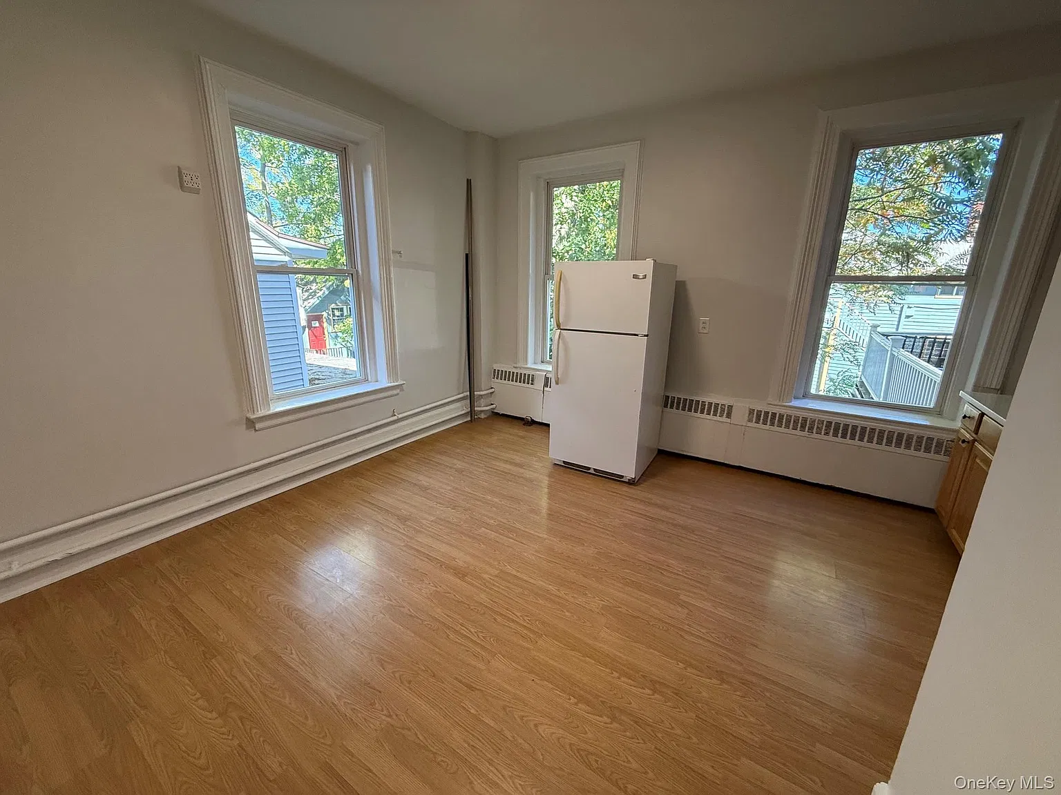3 bed, 1.0 bath, 1150 sqft, $2,300 — Photo 4