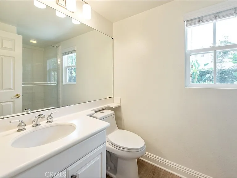 32 Sebastian — Photo 9