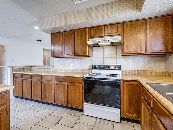 4th image of 3206 Willowglen Dr
